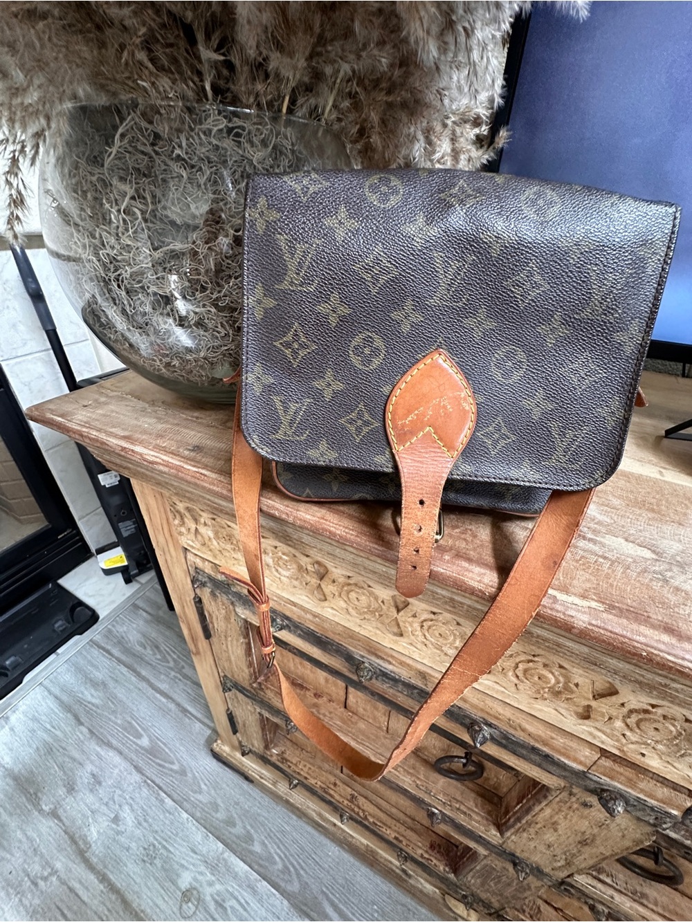 Louis Vuitton Monogram Canvas Messenger Bag with Tan Leather Trim - Picture 14 of 15